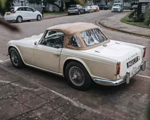 Triumph Cream Tr4 Diamond Painting